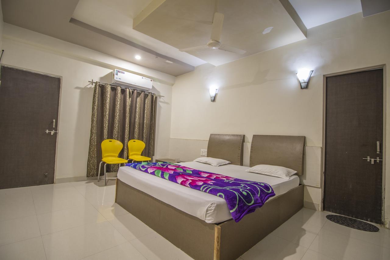 Hotel Yogiraj Palace Shegaon Exterior photo