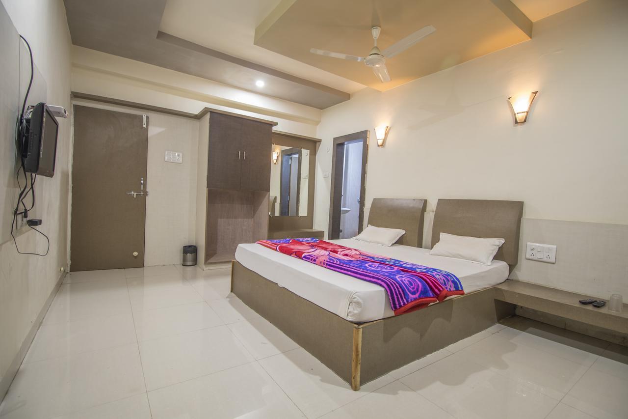 Hotel Yogiraj Palace Shegaon Exterior photo