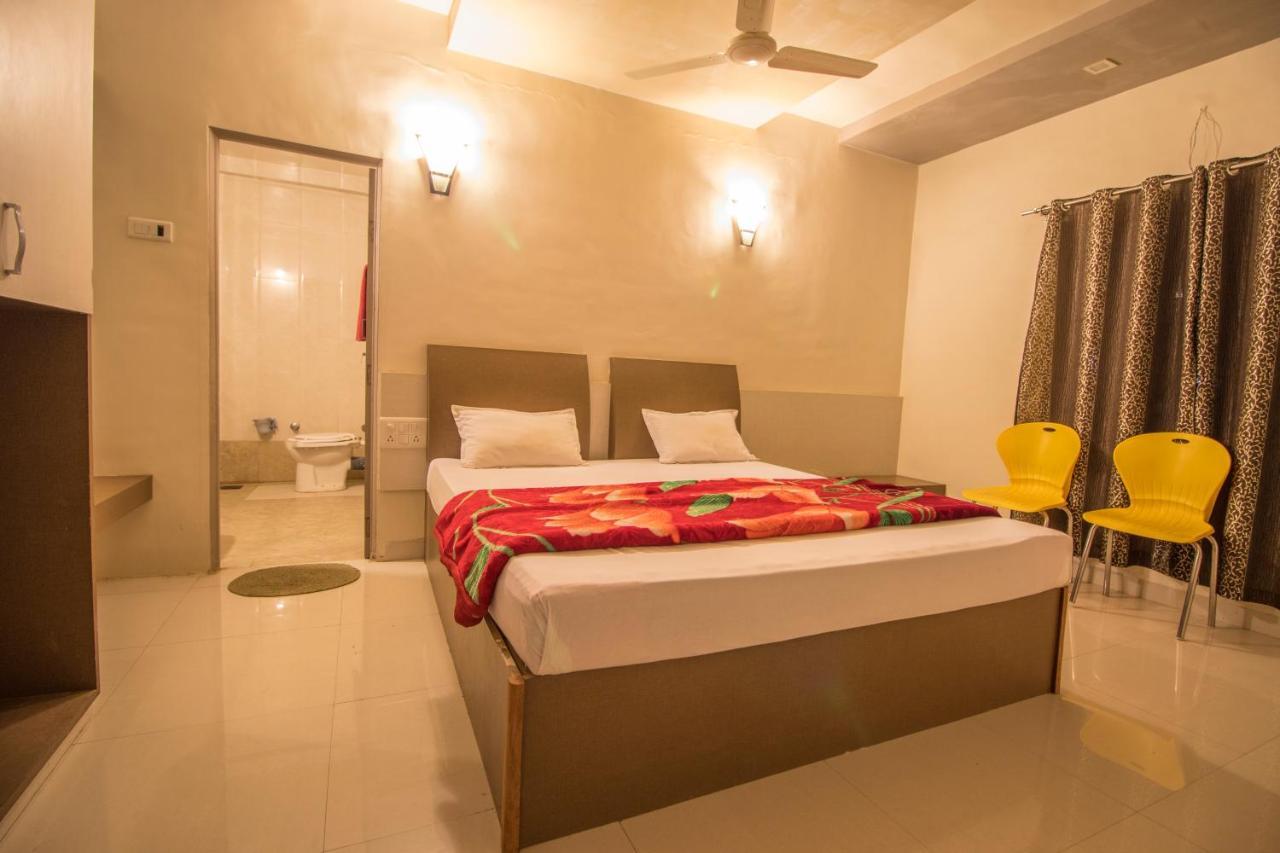 Hotel Yogiraj Palace Shegaon Exterior photo