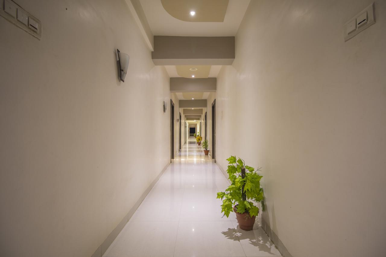 Hotel Yogiraj Palace Shegaon Exterior photo