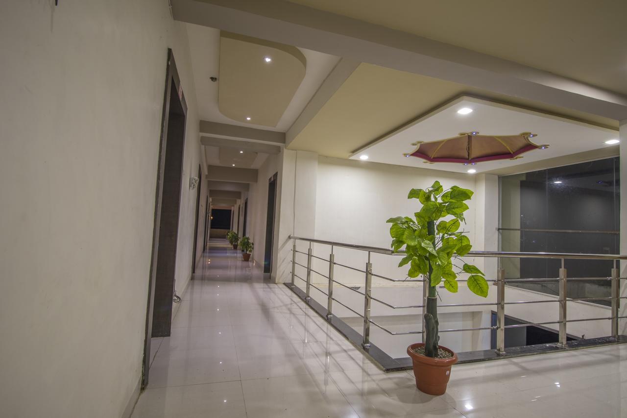 Hotel Yogiraj Palace Shegaon Exterior photo
