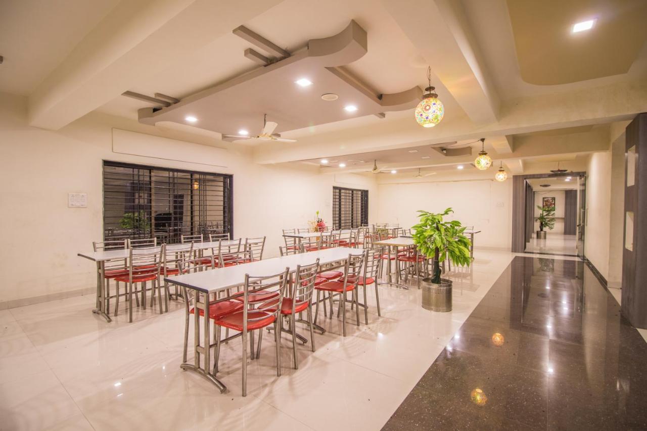 Hotel Yogiraj Palace Shegaon Exterior photo