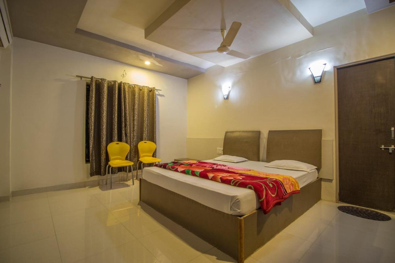 Hotel Yogiraj Palace Shegaon Exterior photo
