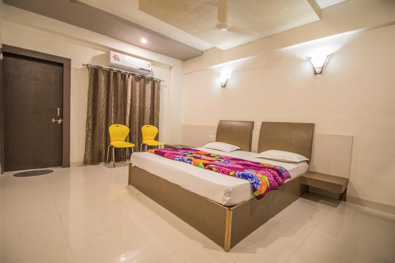 Hotel Yogiraj Palace Shegaon Exterior photo
