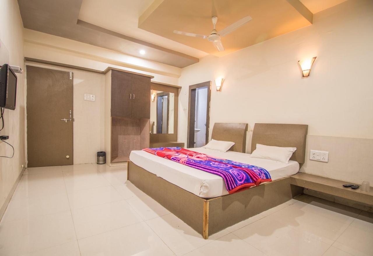 Hotel Yogiraj Palace Shegaon Exterior photo