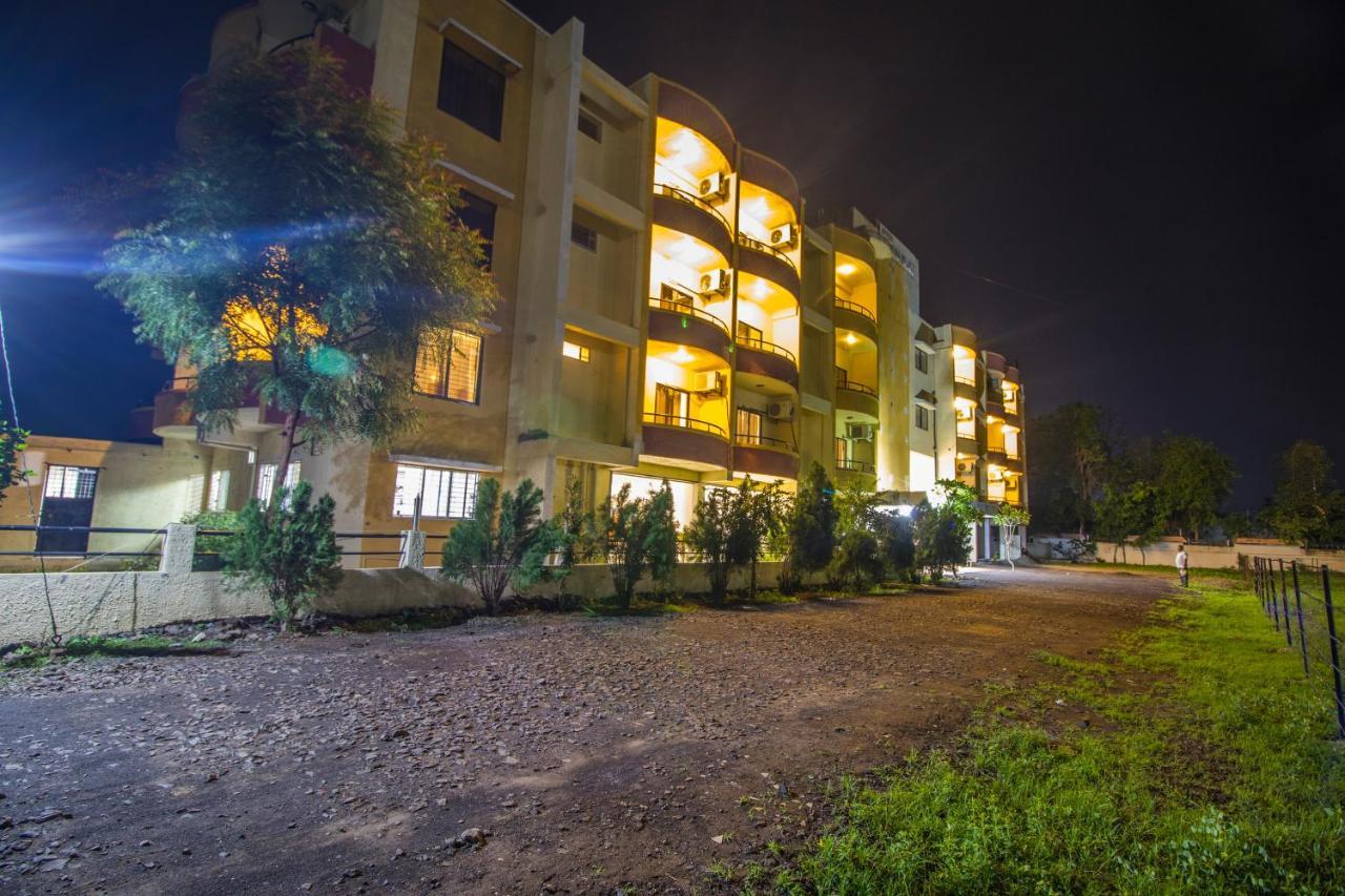 Hotel Yogiraj Palace Shegaon Exterior photo