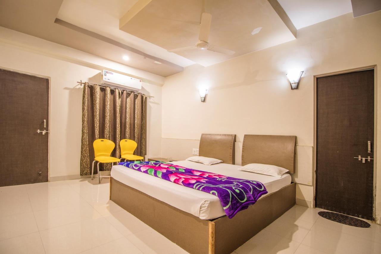 Hotel Yogiraj Palace Shegaon Exterior photo