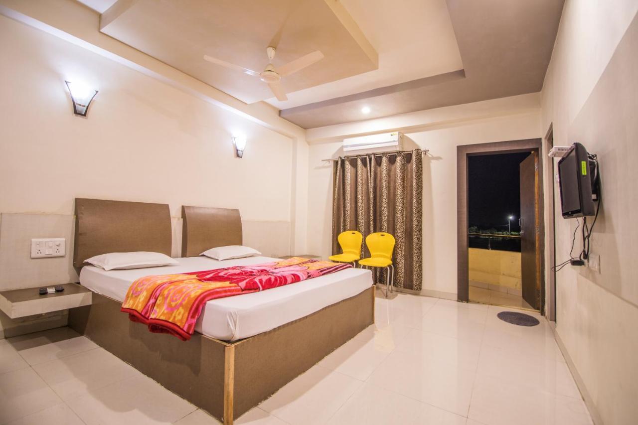 Hotel Yogiraj Palace Shegaon Exterior photo