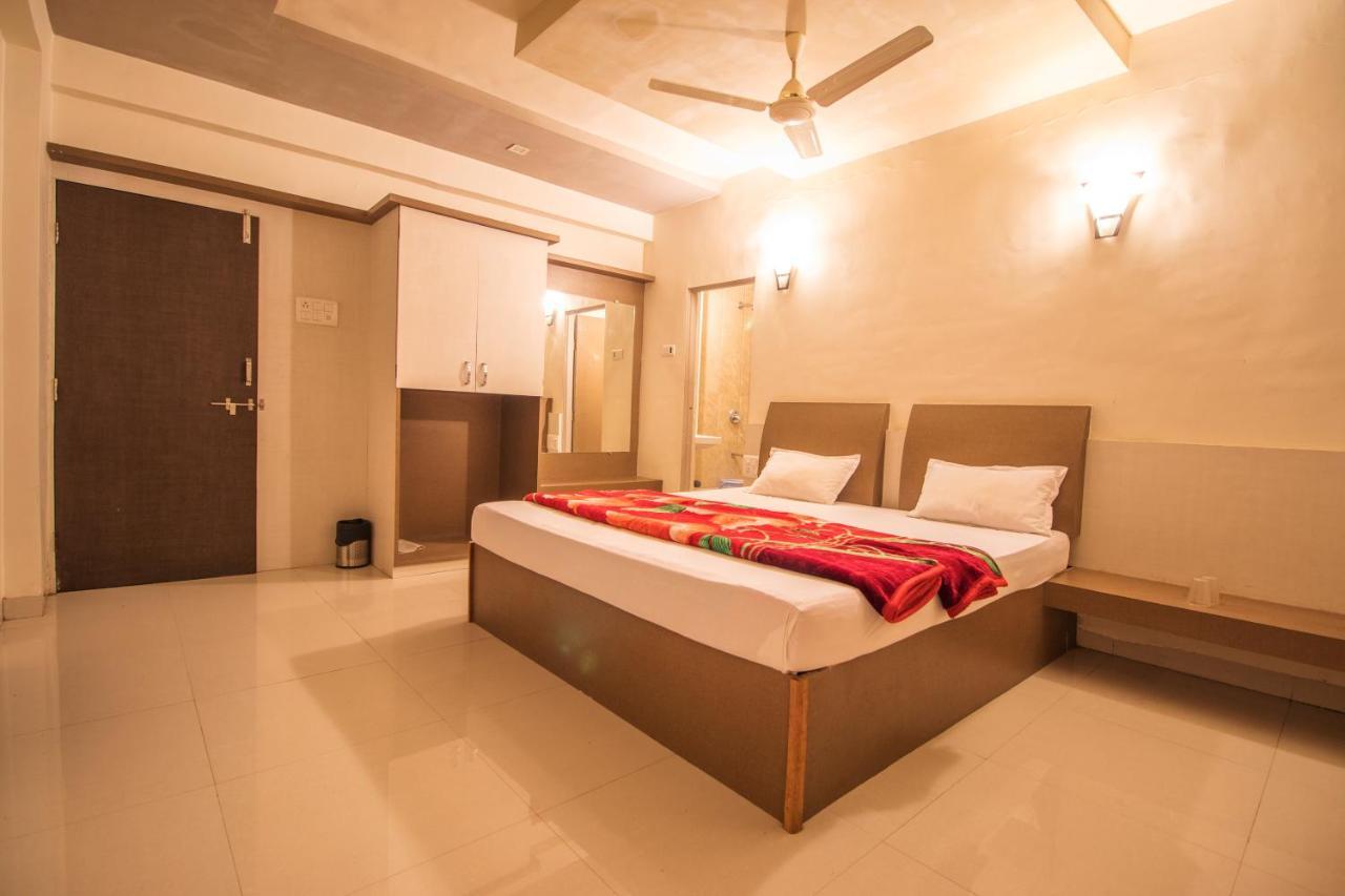 Hotel Yogiraj Palace Shegaon Exterior photo