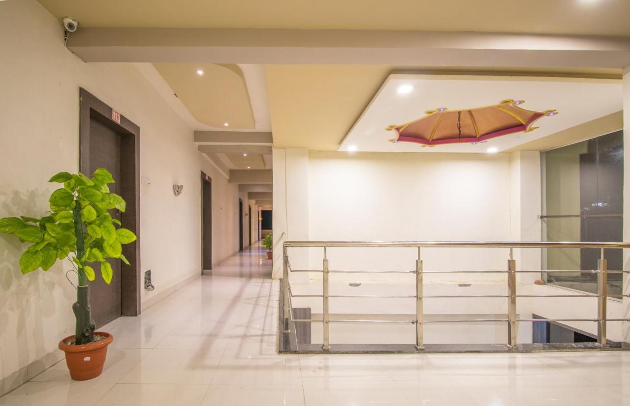 Hotel Yogiraj Palace Shegaon Exterior photo
