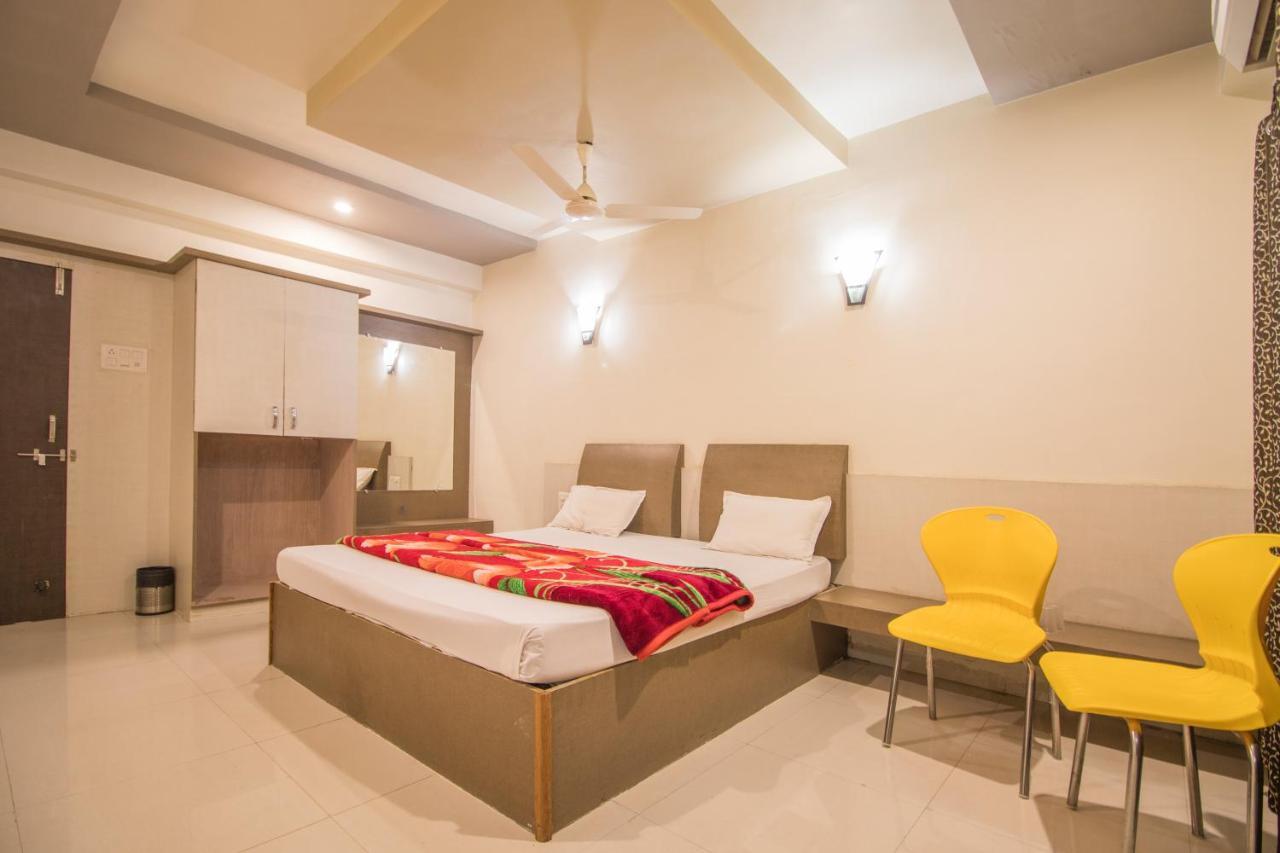 Hotel Yogiraj Palace Shegaon Exterior photo