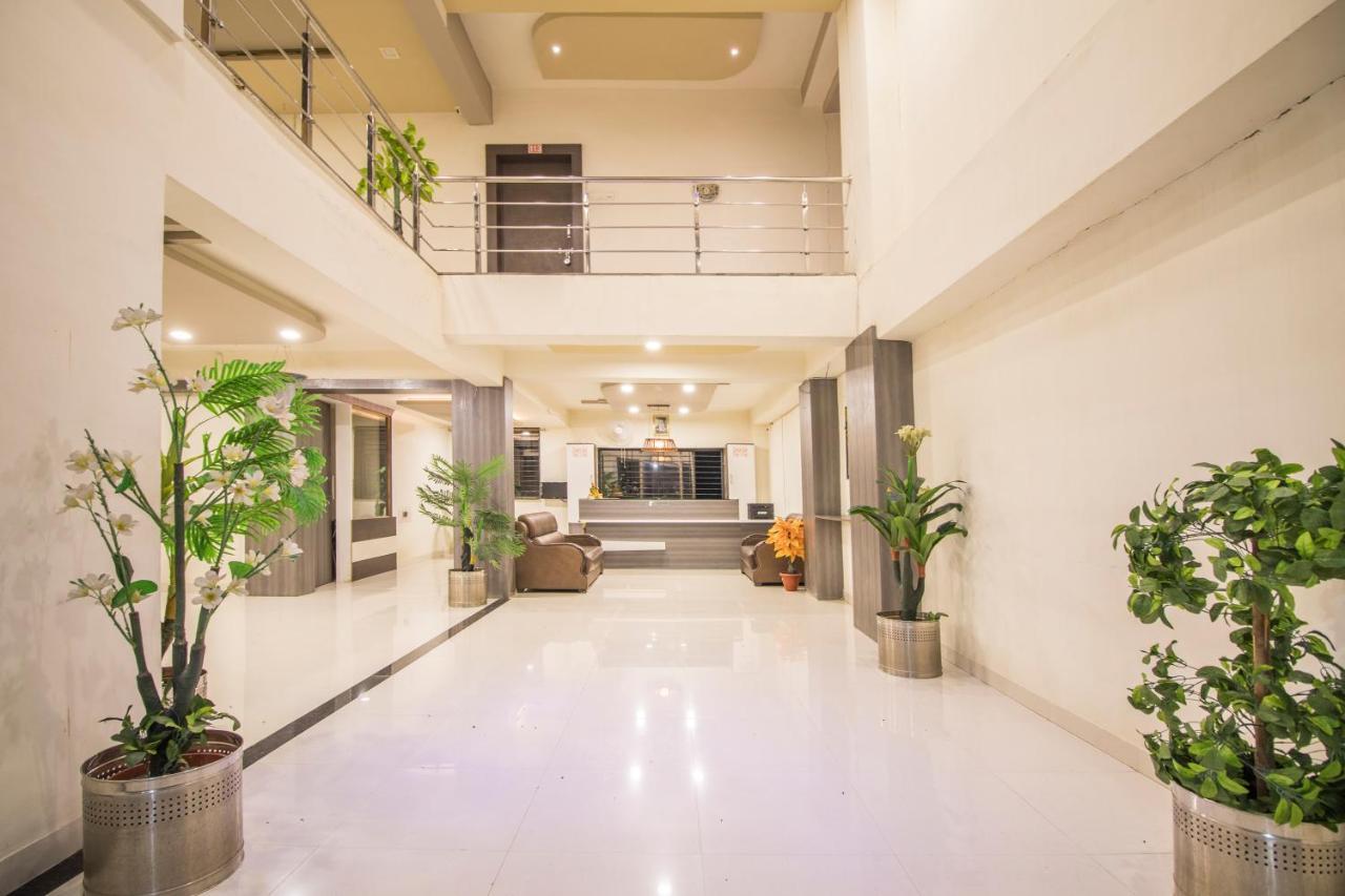 Hotel Yogiraj Palace Shegaon Exterior photo