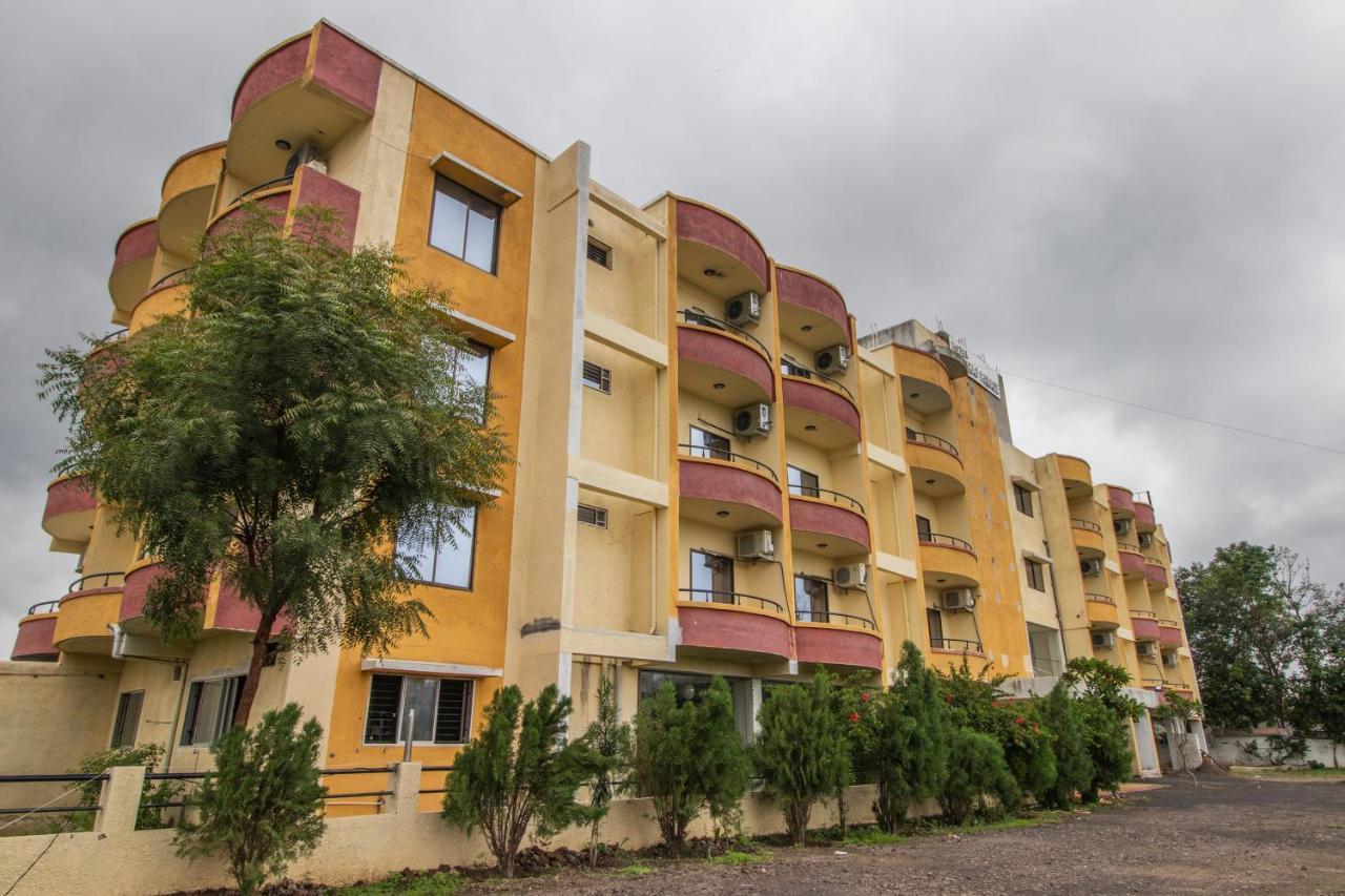 Hotel Yogiraj Palace Shegaon Exterior photo